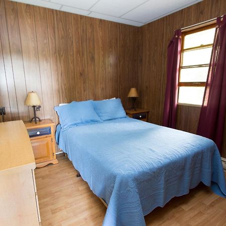 The Pines Cottage Resort Oxtongue Lake エクステリア 写真