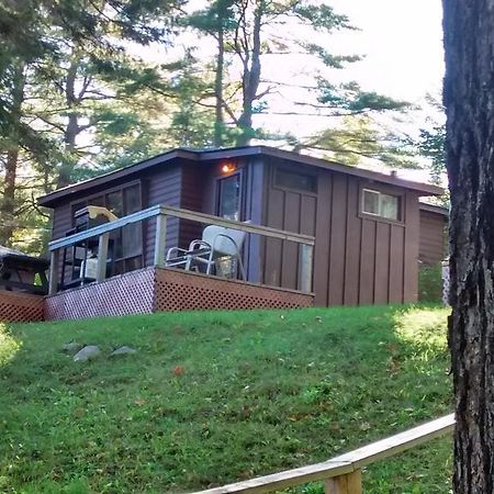 The Pines Cottage Resort Oxtongue Lake 部屋 写真
