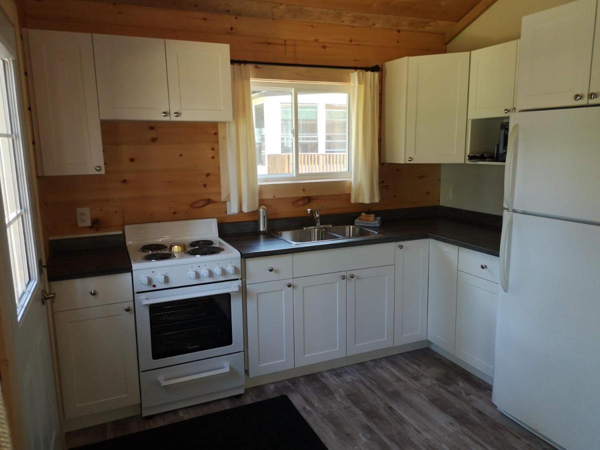 The Pines Cottage Resort Oxtongue Lake エクステリア 写真