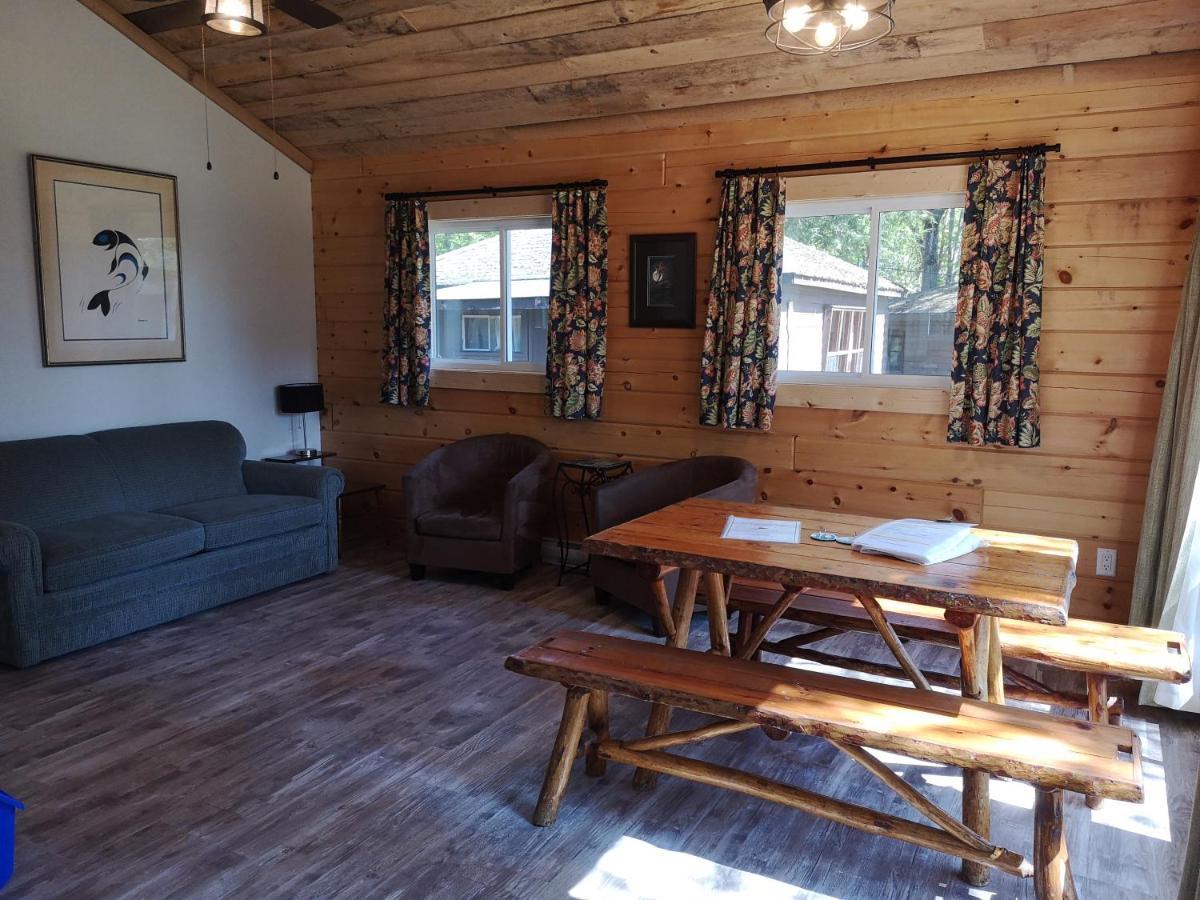 The Pines Cottage Resort Oxtongue Lake エクステリア 写真