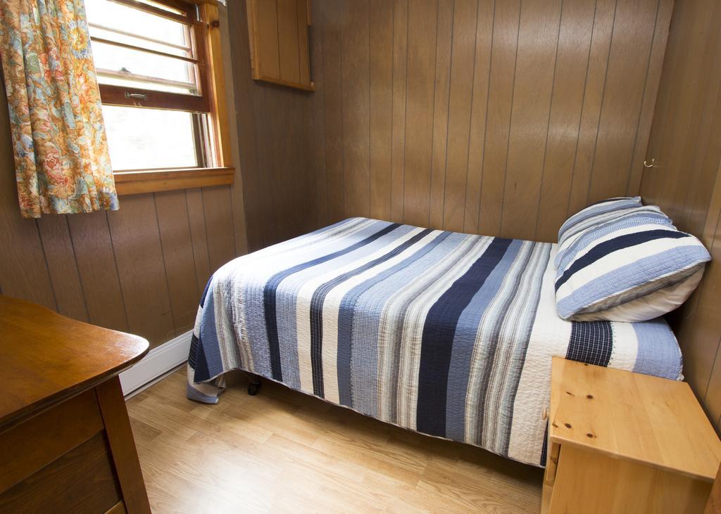 The Pines Cottage Resort Oxtongue Lake エクステリア 写真