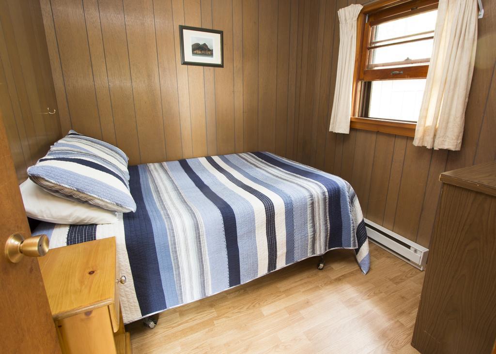 The Pines Cottage Resort Oxtongue Lake エクステリア 写真