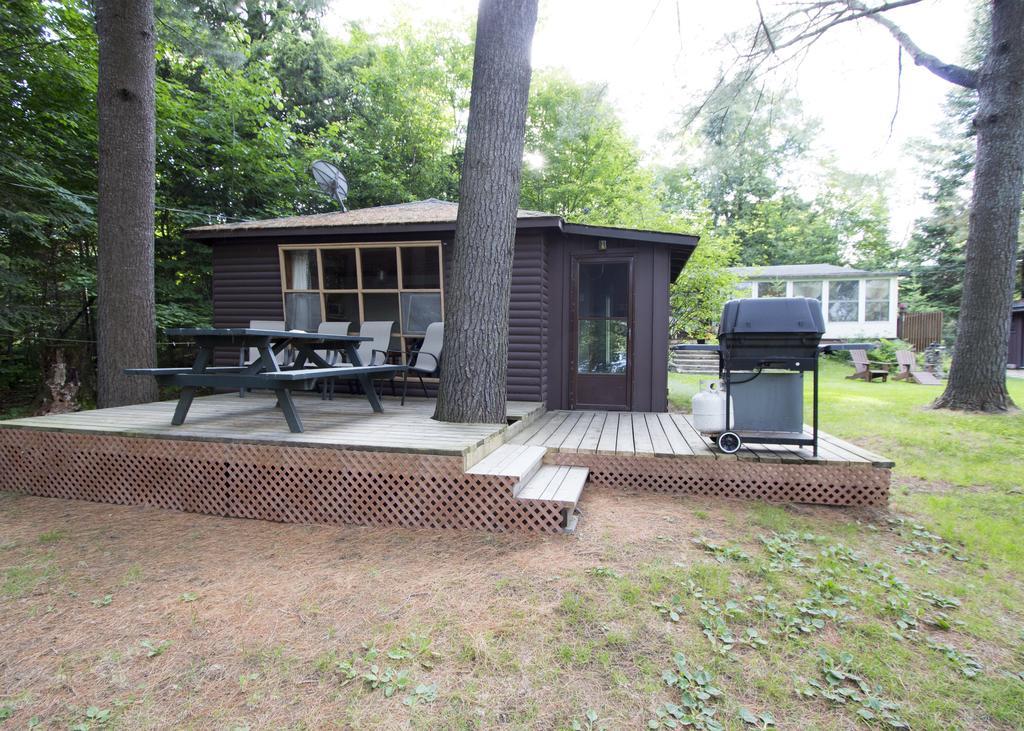 The Pines Cottage Resort Oxtongue Lake エクステリア 写真