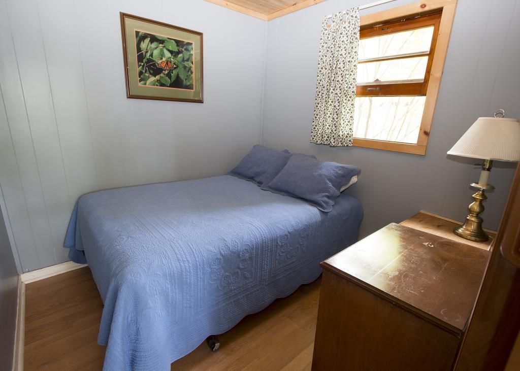 The Pines Cottage Resort Oxtongue Lake エクステリア 写真