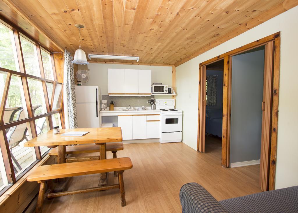 The Pines Cottage Resort Oxtongue Lake エクステリア 写真