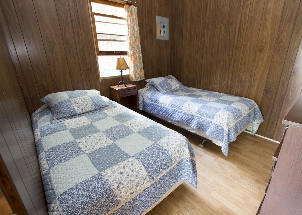 The Pines Cottage Resort Oxtongue Lake エクステリア 写真