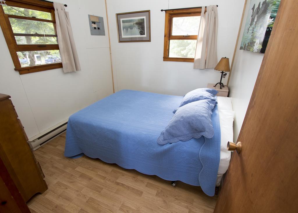 The Pines Cottage Resort Oxtongue Lake エクステリア 写真