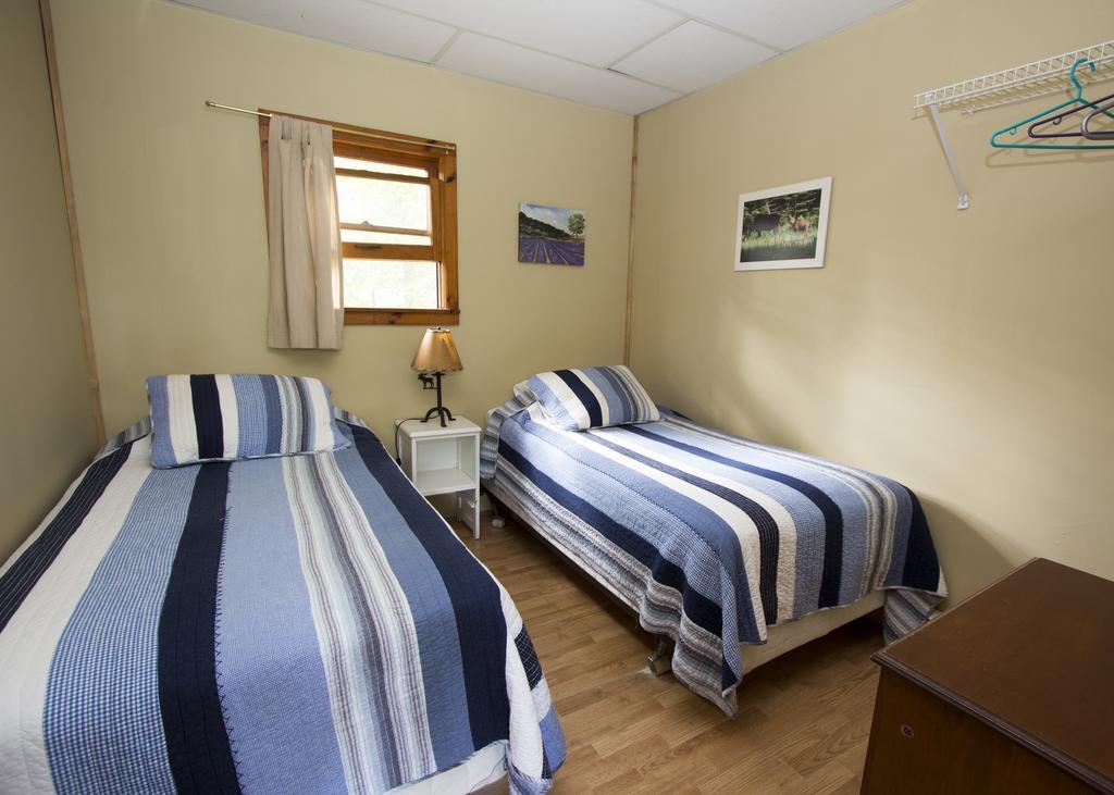 The Pines Cottage Resort Oxtongue Lake エクステリア 写真