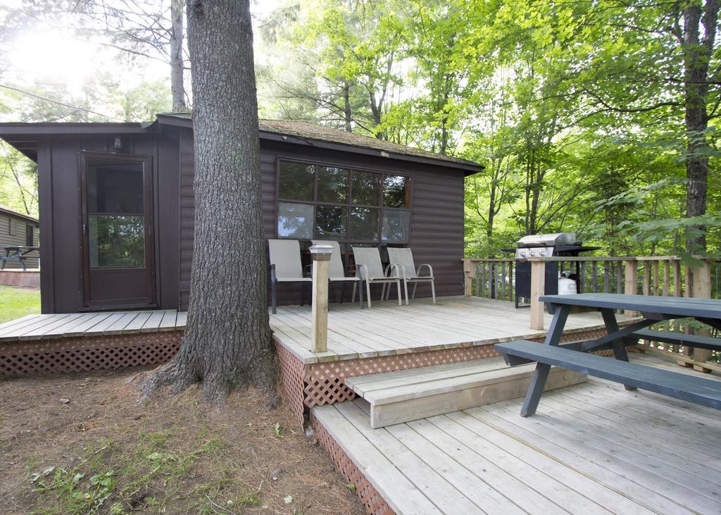 The Pines Cottage Resort Oxtongue Lake エクステリア 写真
