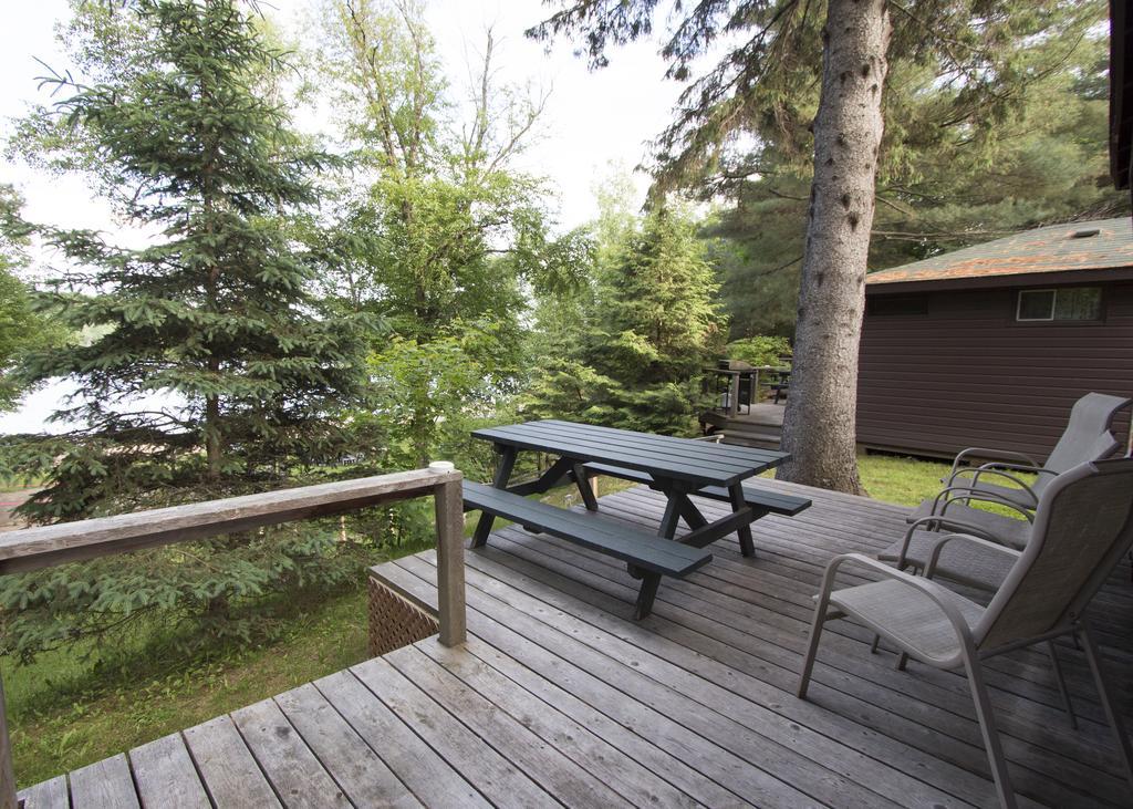 The Pines Cottage Resort Oxtongue Lake エクステリア 写真