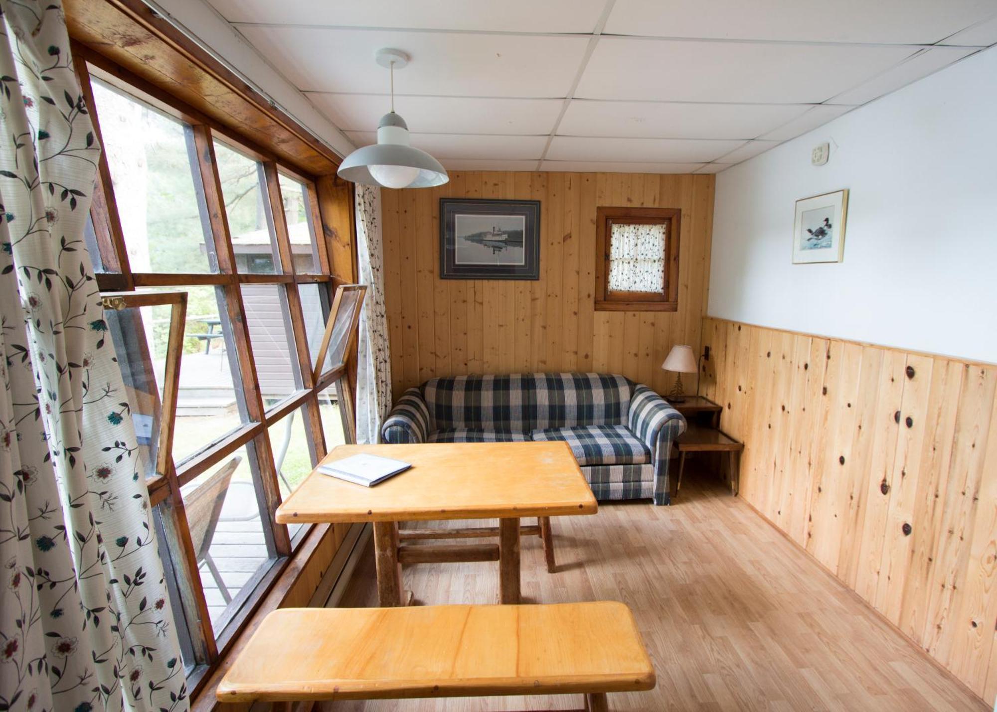 The Pines Cottage Resort Oxtongue Lake エクステリア 写真