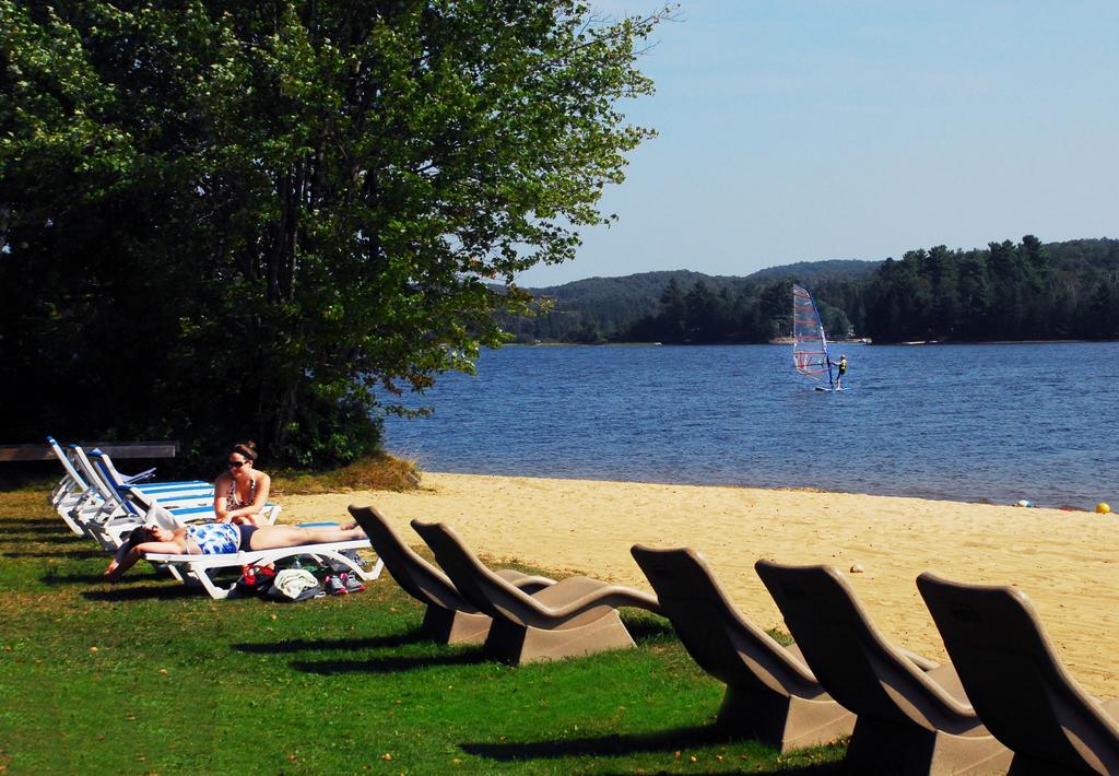 The Pines Cottage Resort Oxtongue Lake エクステリア 写真